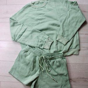 Pullove Sweater with matching shorts